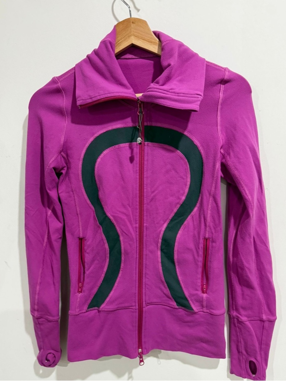 Lululemon Define Jacket Magenta Pink Size 4 Full Zip Thumbholes - Picture 2 of 12